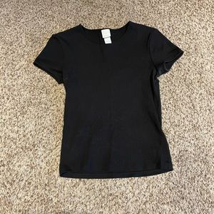 fitted t shirt, lightly worn, no stains, size S. H&M